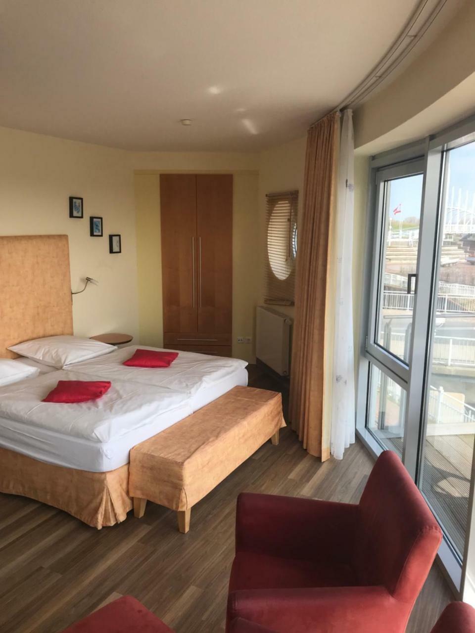 Nordseehotel Benser Hof Am Hafen Bensersiel Dış mekan fotoğraf